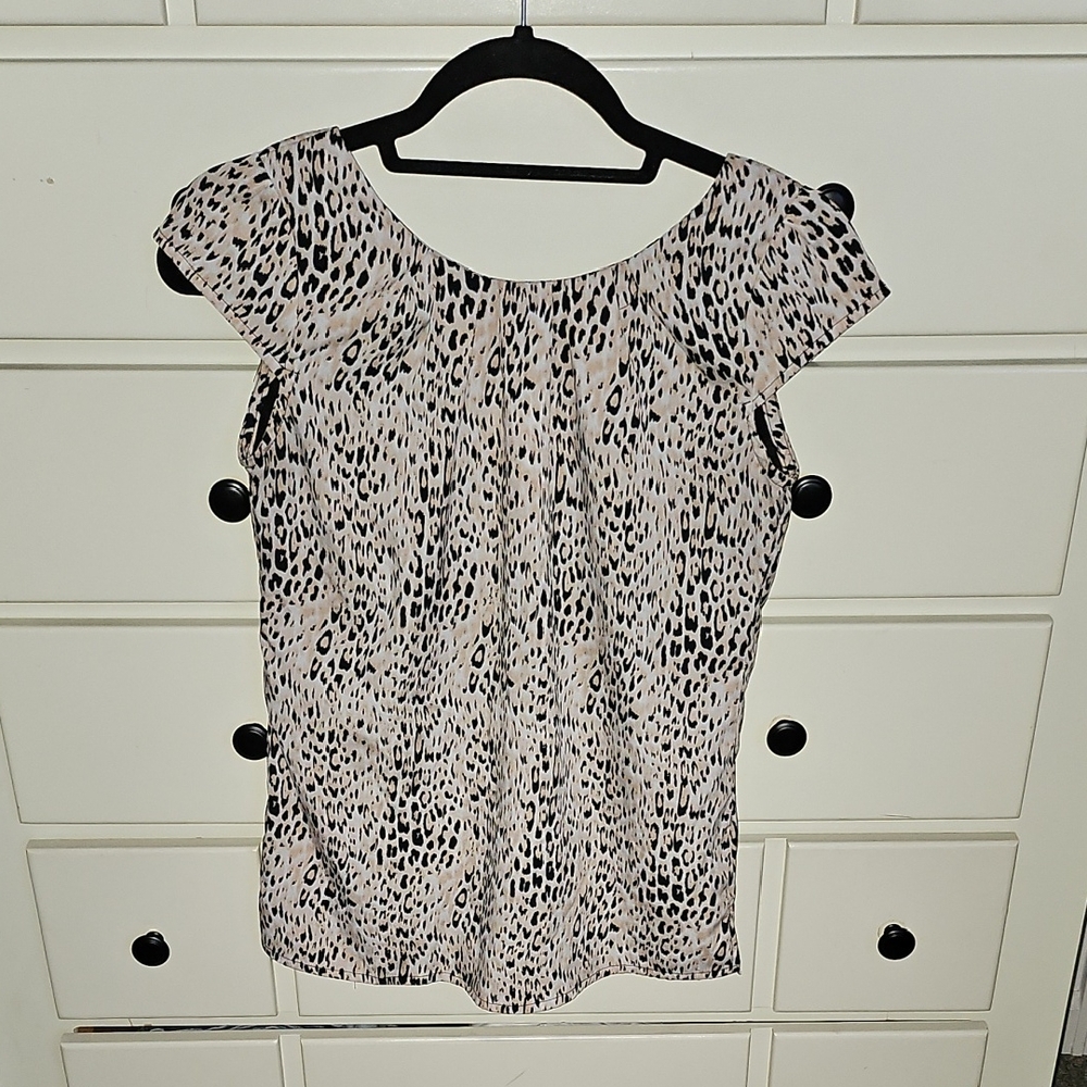 Leopard Print Women's Top 💓4/$25